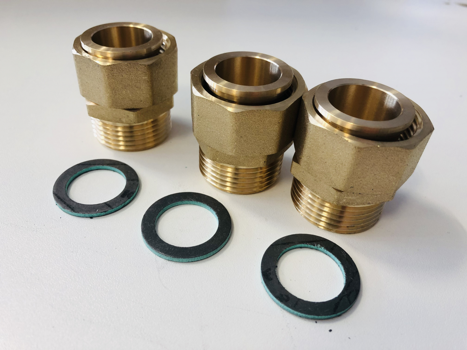 Verschraubungsset 1'' IG x 3/4'' AG für Brauchwassermischer inklusive Dichtungen - Bild 1